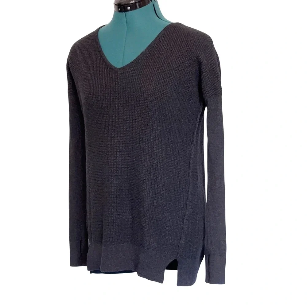 Lululemon The Sweater Life V-Neck Waffle Knit Dark Gray‎ Thumbholes XS No Tag